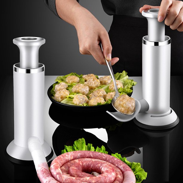 Nyttig grilltilbehør: håndholdt pølsemaker for ferske, hjemmelagde pølser.