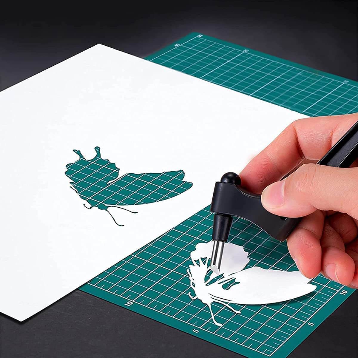 Svart presisjonskniv med roterende hode, ideell for intrikat papirarbeid og håndverk.