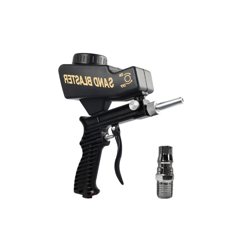 Sandblåseverktøy i bruk, fjerner et lag med rust fra en metallgjenstand, detaljert rengjøring.