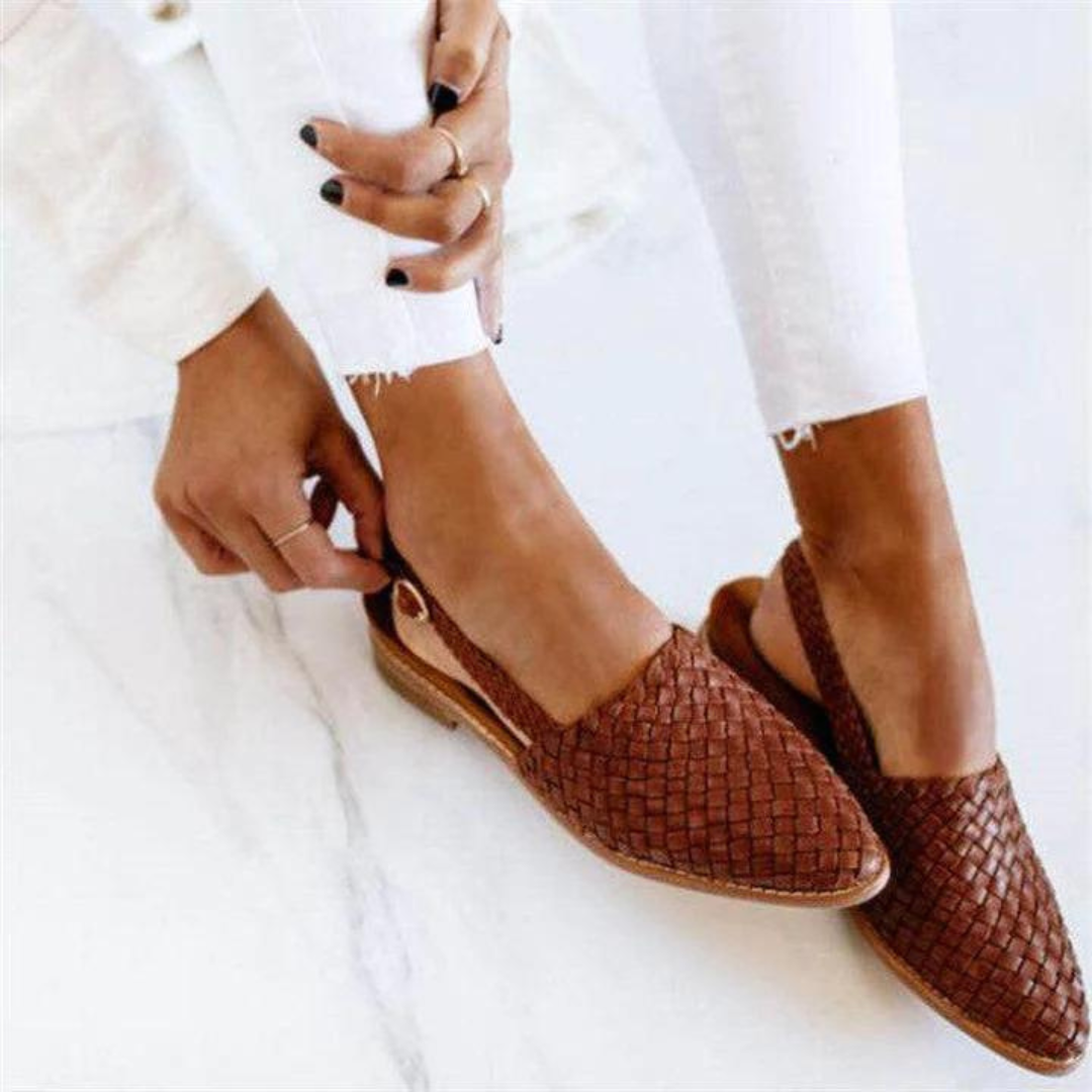 Komfortable flate damesandaler slip-on, håndlagde for allround bruk og elegant stil i sommer.