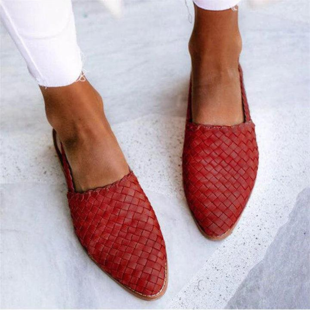 Enkle slip-on damesandaler, håndlagde for lett komfort og elegant sommersko for kvinner.