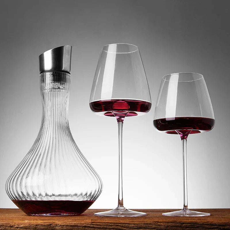 Nydelig håndlaget krystallglass, ideelt for både vin og musserende drikke.