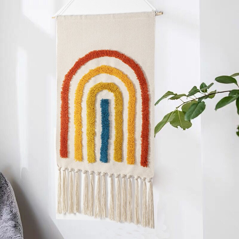 Elegant boho veggteppe i naturmaterialer. Håndvevd design for moderne hjemmedekor.