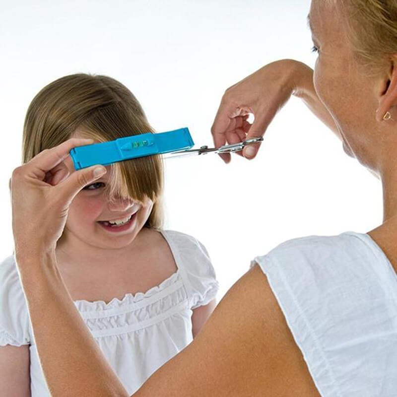 Presentasjon av hårklippeverktøy fra siden, viser design og funksjonalitet for kvinners hår