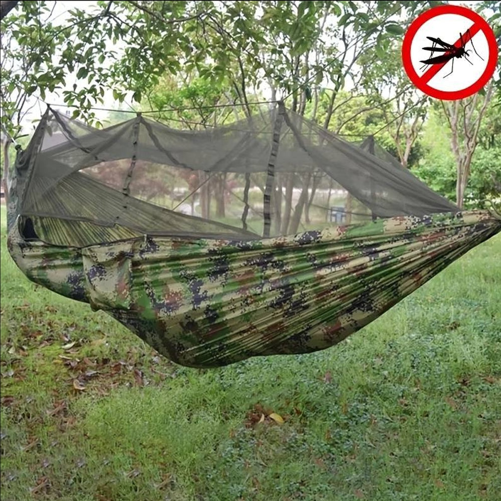 Hengekøye med integrert myggnett, slitesterkt fallskjermstoff i grønn, designet for camping og utendørs avslapning.