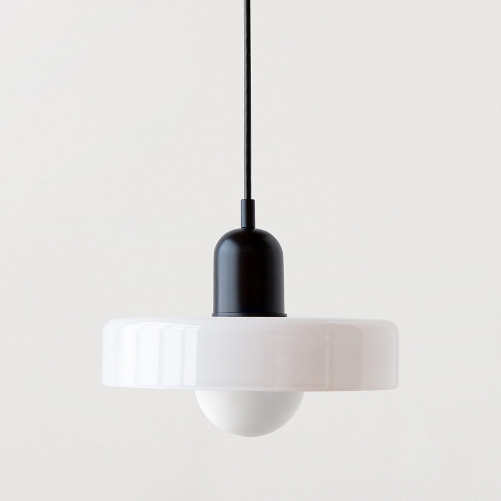 Fargerik glasslampe, hengende. Atmosfærebelysning for stue og spisestue.