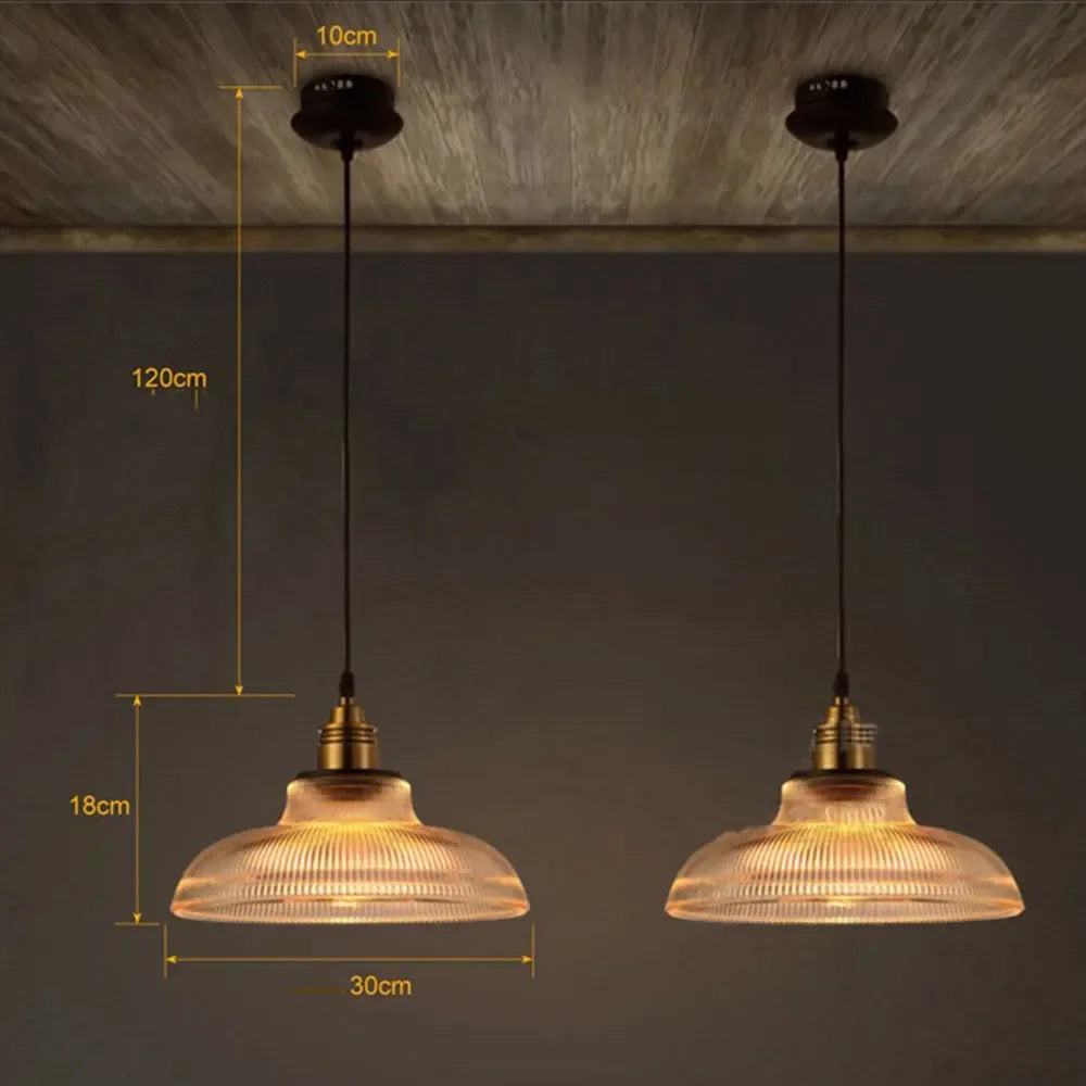 Moderne industriell belysning, glasslampe som hengende taklampe for spisestueinnredning