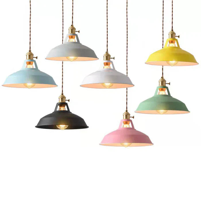 Svart taklampe, industriell design. Allsidig hengende lys for ulike rom, inkl. kafe og spisestue.