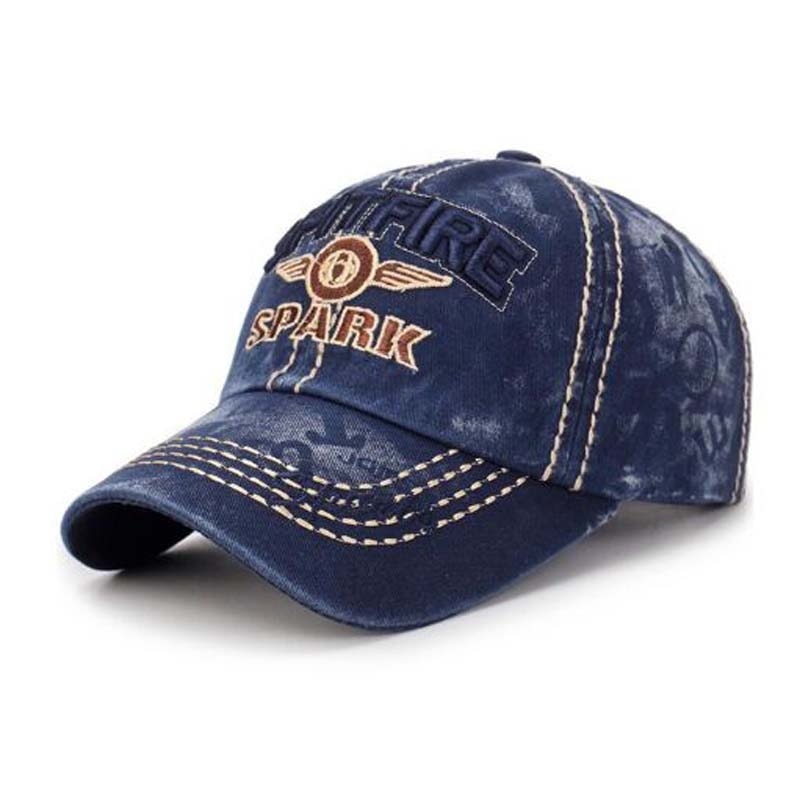 Stilig baseballcaps for menn, ideell for solbeskyttelse og en sporty look om sommeren.