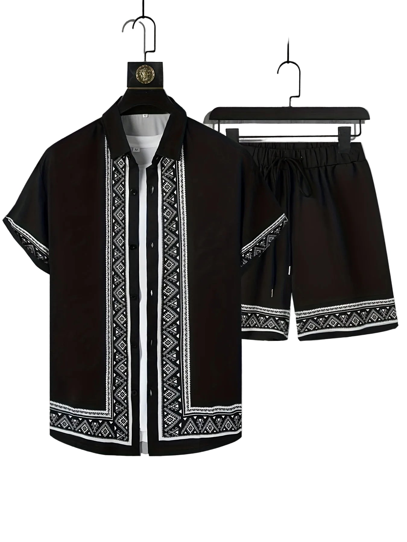 Herre boho sommersett med kortermet skjorte og shorts, ideelt for strand, festival eller fritid.