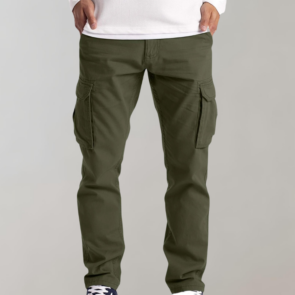 Moderne herre cargo-bukser med praktiske multilommer, perfekt for fritid og casual stil.