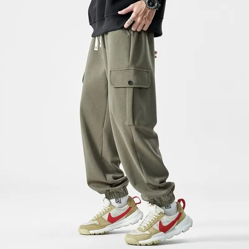 Stilige herre cargo joggebukser i mykt stoff, perfekt for fritid og en avslappet sporty look.