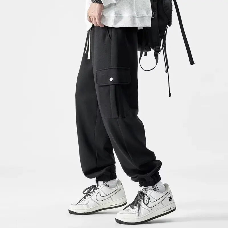 Sporty herre cargo sweatpants med elastisk midje, praktiske lommer, ideell for fritid og hverdag.