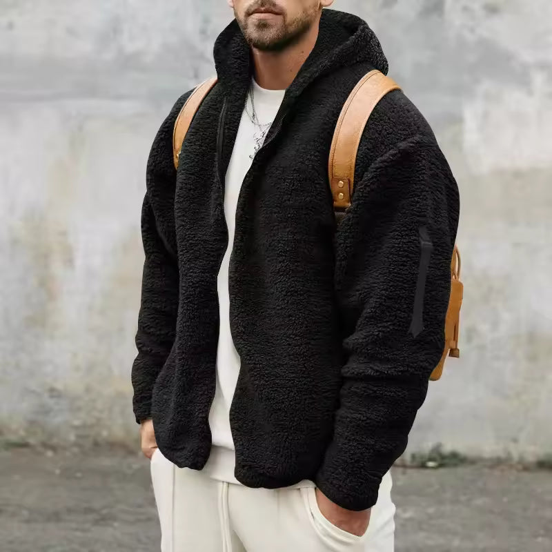 Stilig casual herre fleecejakke med hette. Oversized passform og glidelås gjør den til en allsidig fritidsjakke.