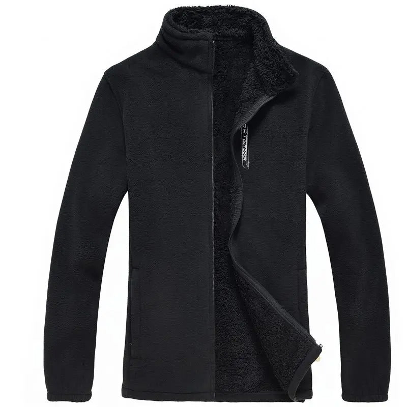 Vinterklar herrejakke: myk fleece med praktisk glidelås og høy krage, perfekt for fritid og tur.