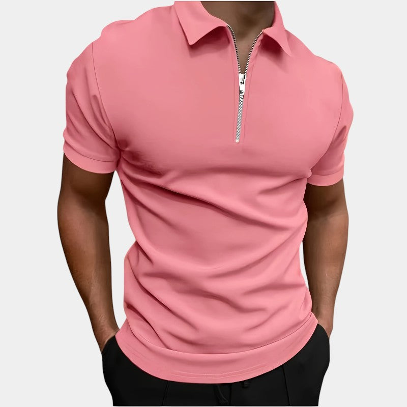 Moderne herre golfskjorte med kvart glidelås. Elastisk kortermet design i polyester for golf og sommerlek.