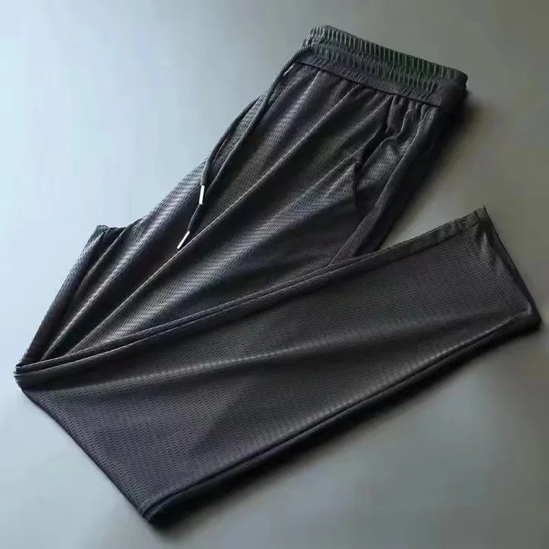 Allsidig herre treningsbukse med glidelåslommer, tilbyr optimal komfort og stil for både trening og fritid.