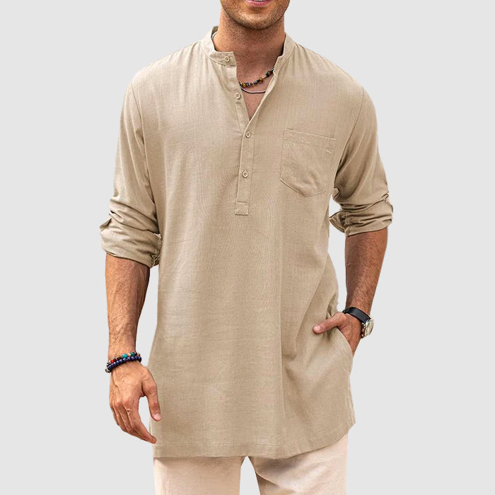 Menns Henley skjorte, langermet med rulleopp-ermer og knappestolpe, perfekt for smart-casual stil.
