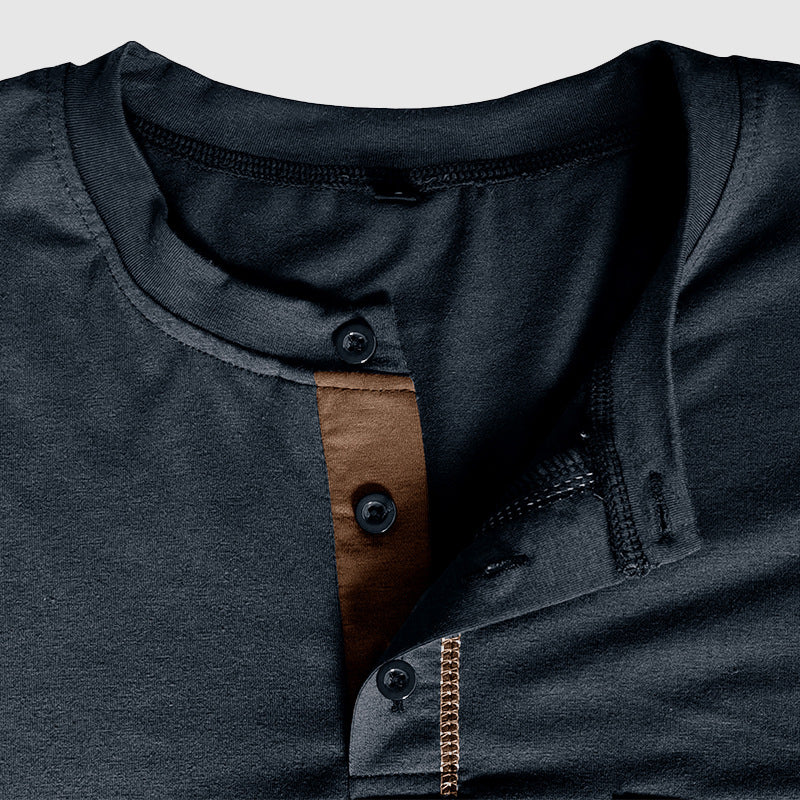 Henley herreskjorte med lang arm og knappedetaljer, ideell for avslappet og stilfull look.