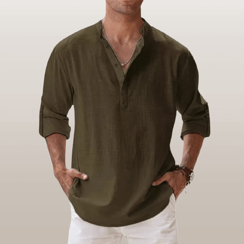 Allsidig herre langermet henley-skjorte som passer til både jeans og shorts for en casual look.