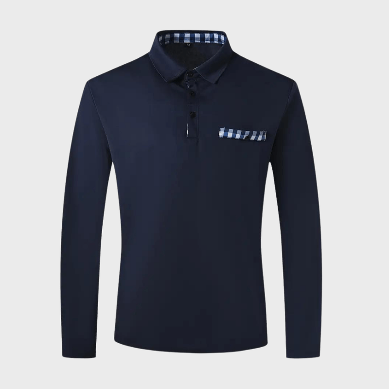 Mann iført svart langermet t-skjorte i polyester, viser komfortabel passform og herremote.