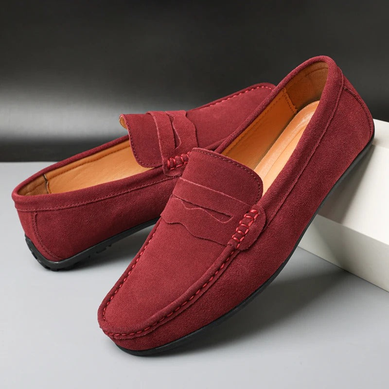 "Herre loafers i semsket skinn, polstret, elegant design, perfekt for formelle og avslappede anledninger."
