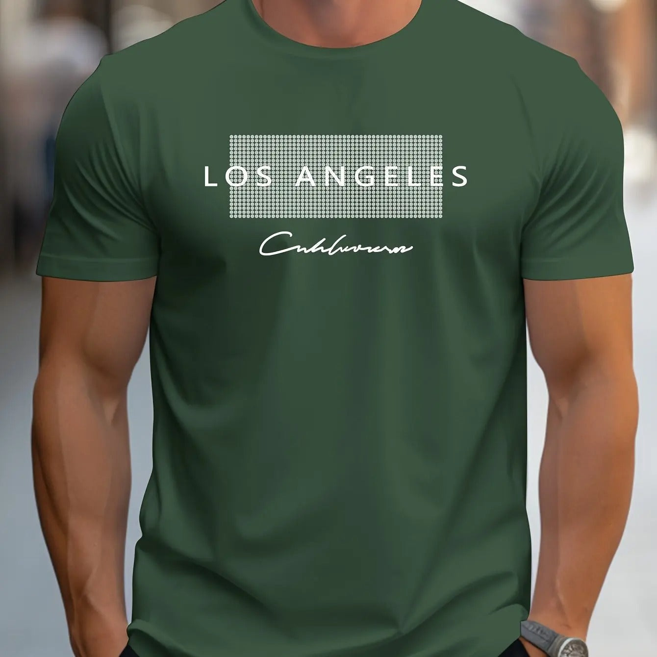 Modell i Herre Los Angeles grafisk t-skjorte, kombinert med jeans for en uformell, stilfull streetwear-look. Slim fit design.