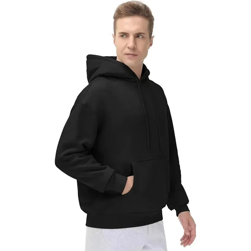 Detalj av romslig hette og kengurulomme på trendy herre oversize hettegenser for økt funksjonalitet.