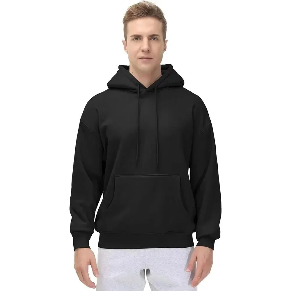Bakside av herre oversize hettegenser som viser den moderne, avslappede passformen og kvaliteten.