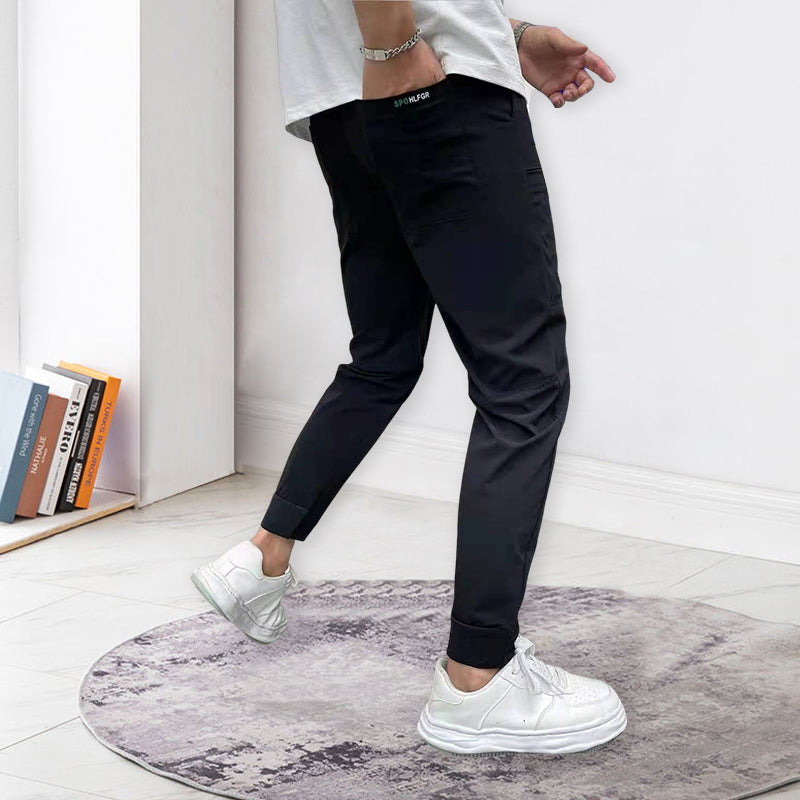 "Herre skinny cargo-bukser, høy stretch, flere lommer, svart farge, moderne design for stilfulle menn."