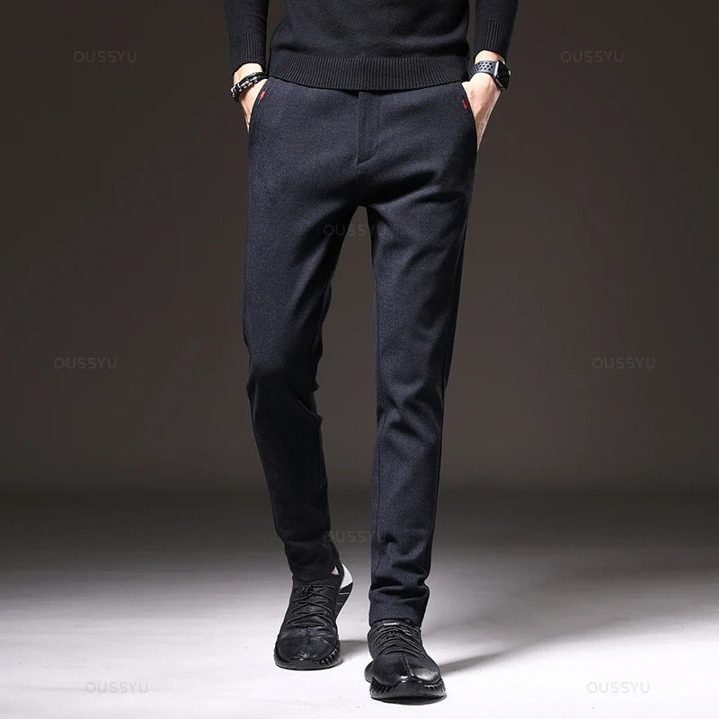 Moderne slim fit herrebukser for menn, med stretch som gir optimal komfort og bevegelsesfrihet hele dagen.