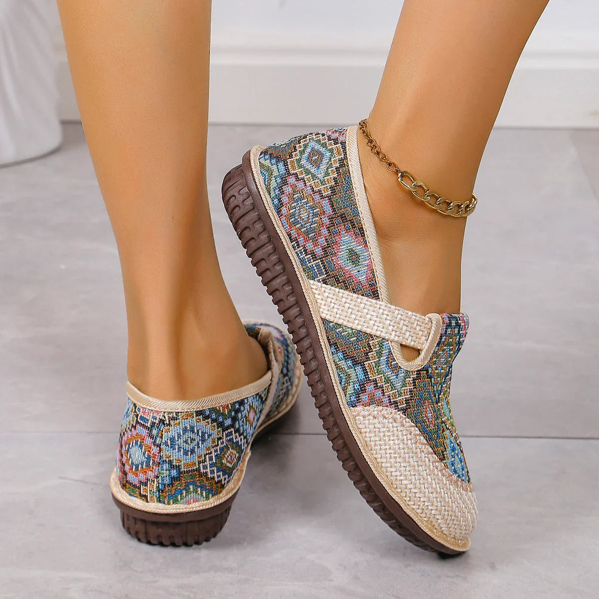Lette sommersko til herre, casual slip-on design for optimal pusteevne.