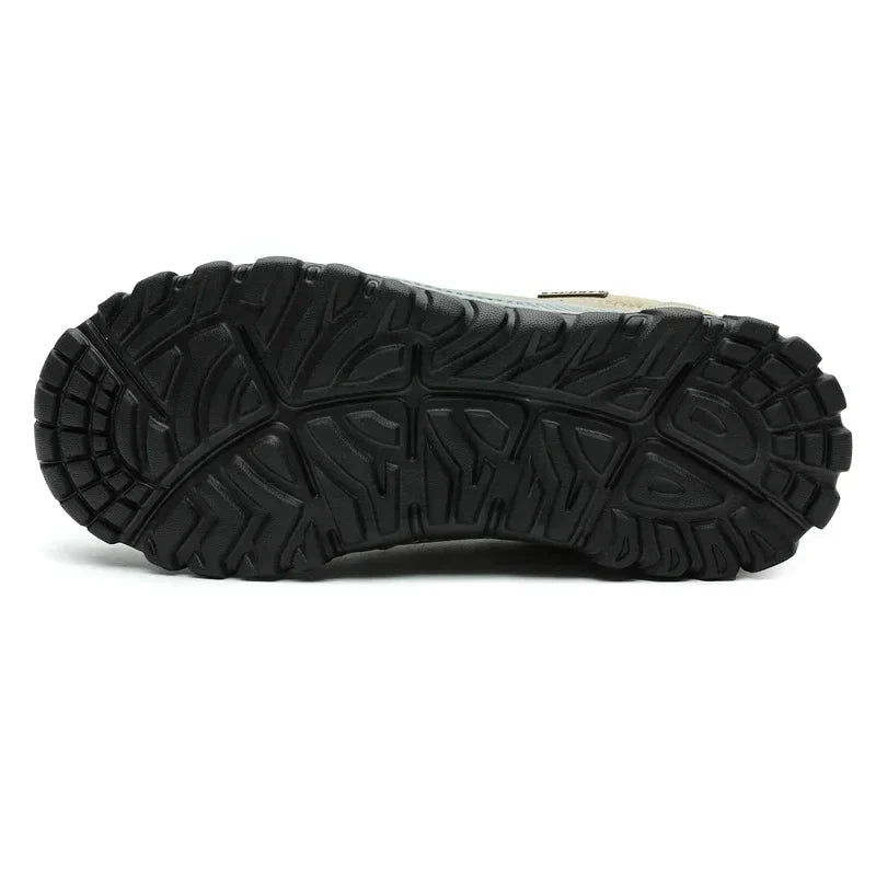 Herre fritidssko i semsket skinn med slip-on design. Ideelle som komfortable tursko for vår/sommer.