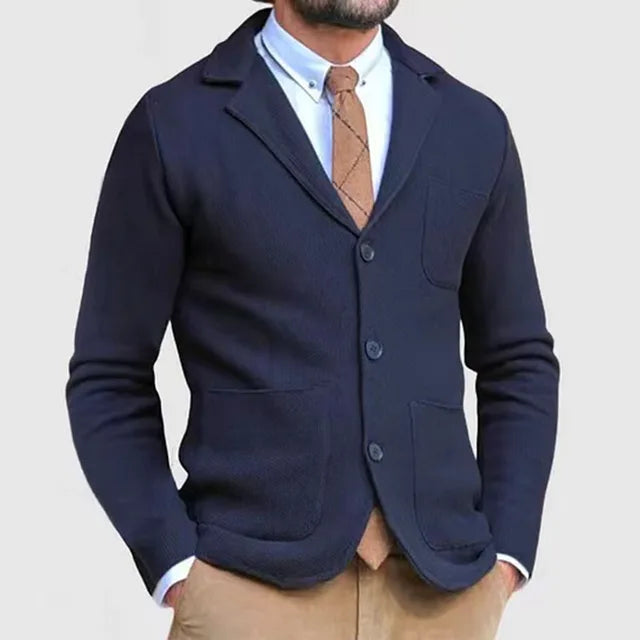 Sofistikert herre strikkblazer; et must-have plagg for den moderne mannens stilfulle garderobe.
