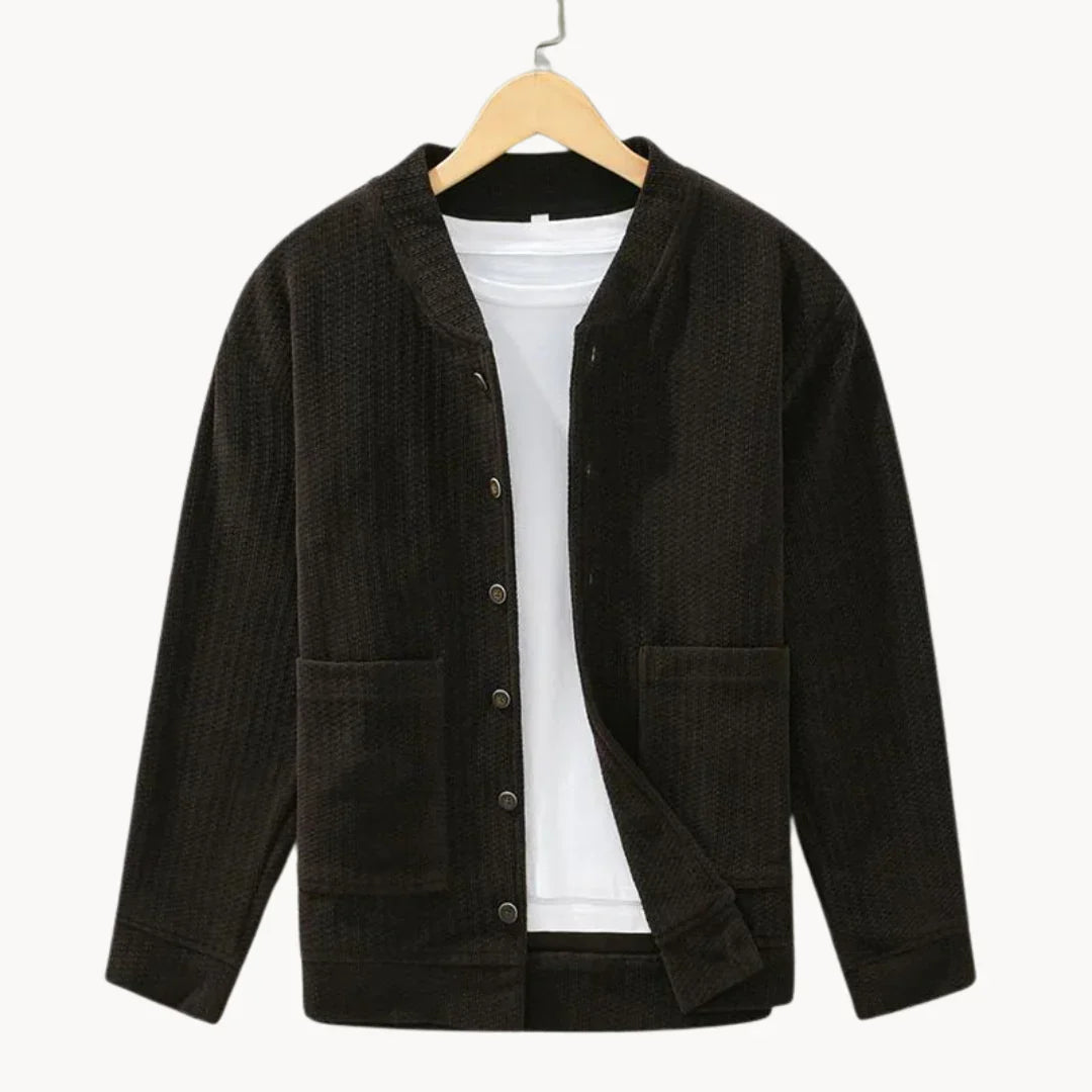 Herre teksturert strikkecardigan i moderne stil, perfekt for lagpålag og hverdagsbruk om høsten/vinteren.