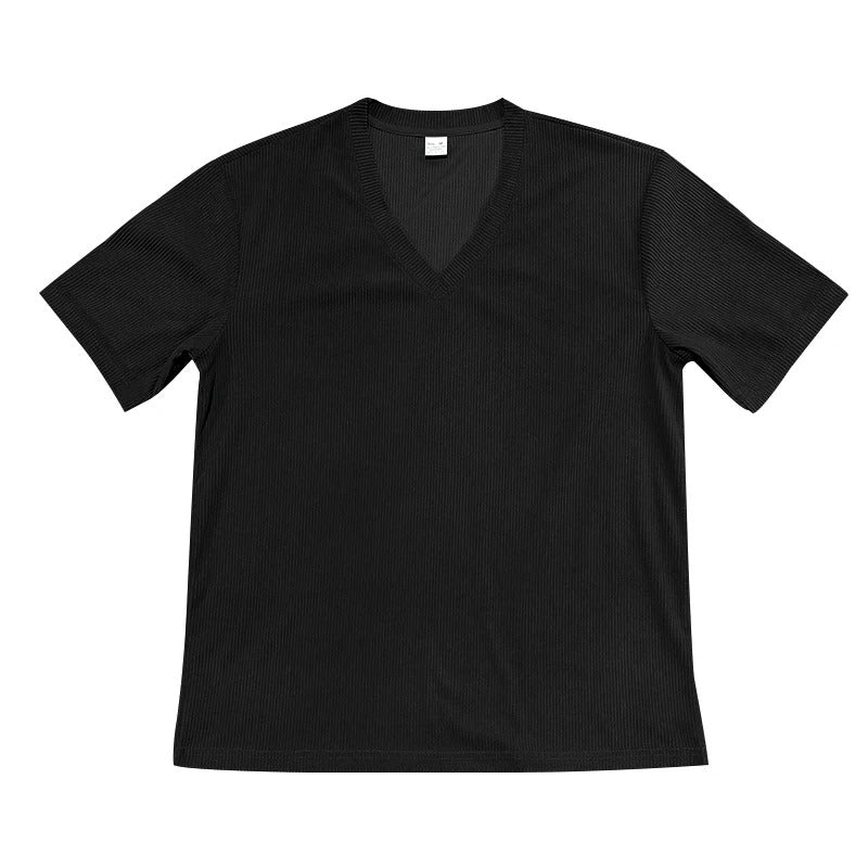 Klassisk herre t-skjorte med V-hals, teksturert stoff og slim fit. Allsidig hverdagsklær.