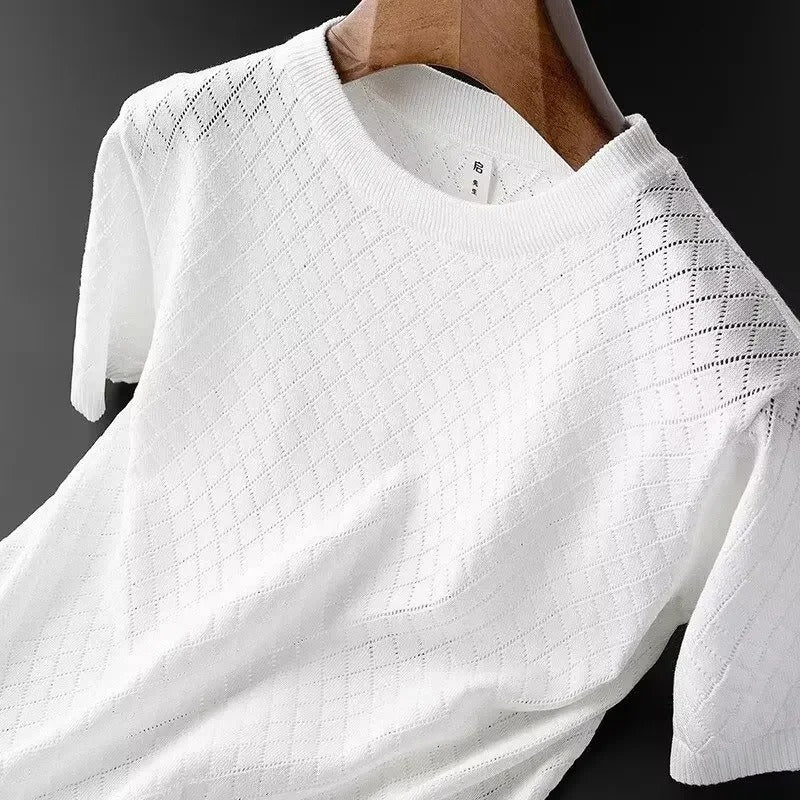 Stilren herre V-hals t-skjorte; et allsidig plagg for casual sommerlook og hverdagsantrekk.