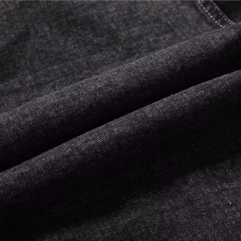 Detalj av herrejakke: jeans-stil tekstur med synlig mykt, varmt fôr.