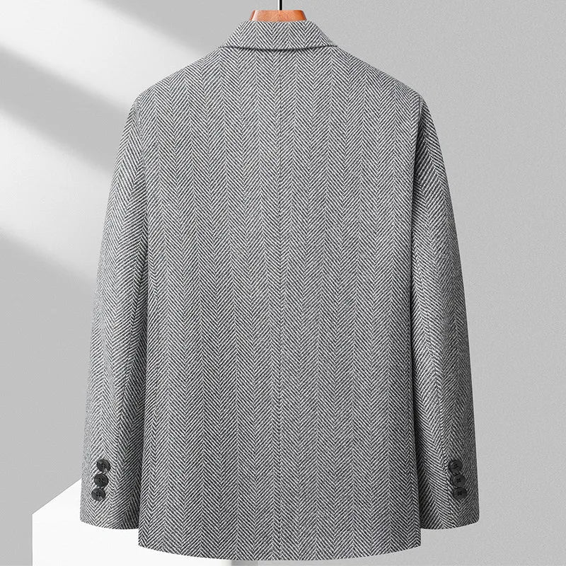 Stilig herreblazer i skreddersydd passform, med raffinert sillbensmønster. En elegant jakke for menn.