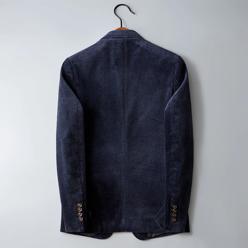 Mote for menn: Moderne herreblazer med slank passform, ideell for høst.
