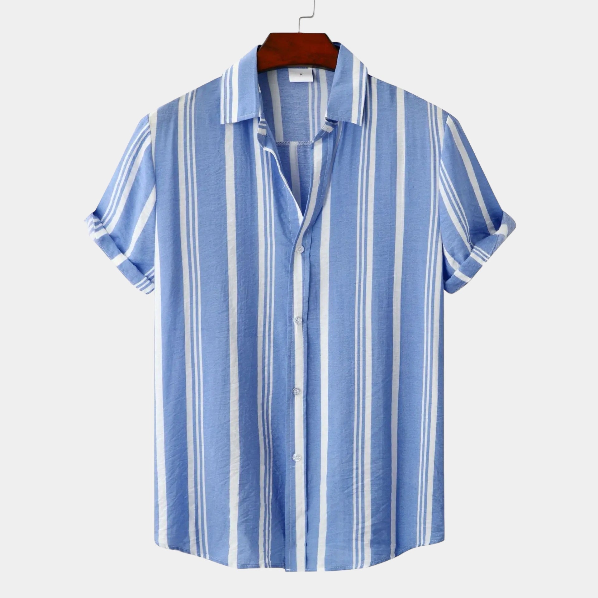 Elegant stripete herreskjorte i klassisk stil. Perfekt for menn til fest, sommer eller hverdagsbruk.