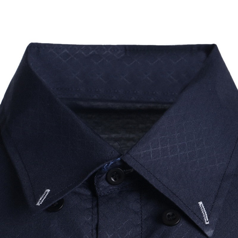 Stilren langermet bomullsskjorte for menn, slim fit, perfekt til layering.