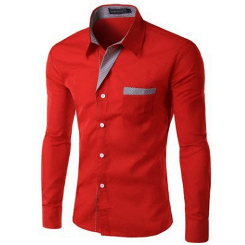 Bakside av en slim fit langermet bomullsskjorte for menn, som viser passformen.