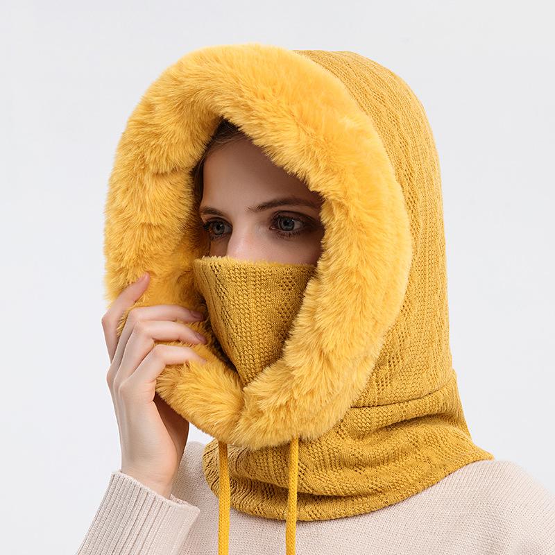"Hette-skjerf for kvinner i flere farger, varm og stilig, ideell for vinter, laget av luksuriøs polyester."