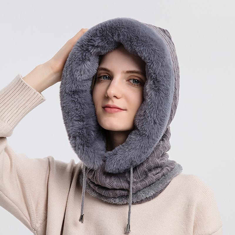 "Hette-skjerf for kvinner i flere farger, varm og stilig, ideell for vinter, laget av luksuriøs polyester."
