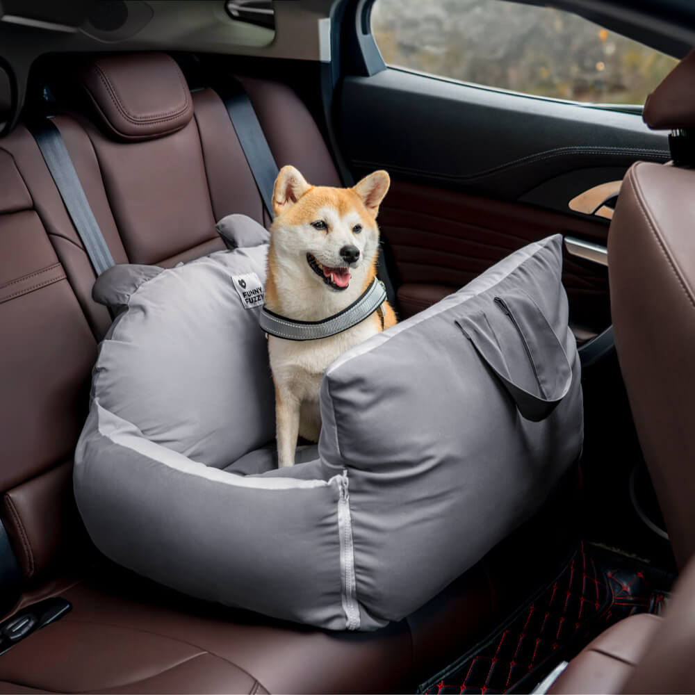 Kompakt hundebilseng for sikker og behagelig hundetransport. Robust bilsete for reise med kjæledyr.