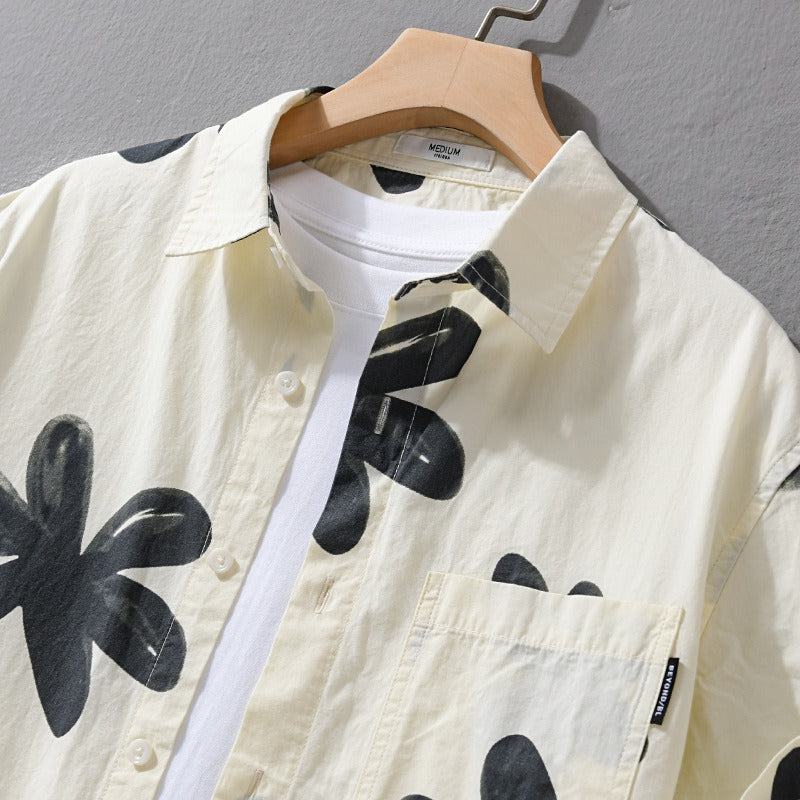 Komfortabel hvit herreskjorte i premium stil. Kule skjorter for menn, perfekt for sommer og casual hverdag. Moderne mote.