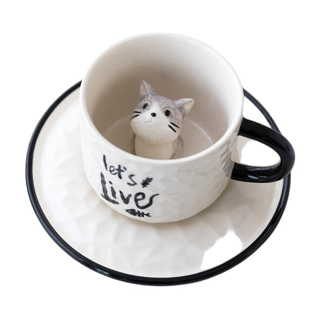 Hvit keramikk kaffekrus med overraskende 3D katt inni. Perfekt kattegave til kaffe- og dyrevenner.