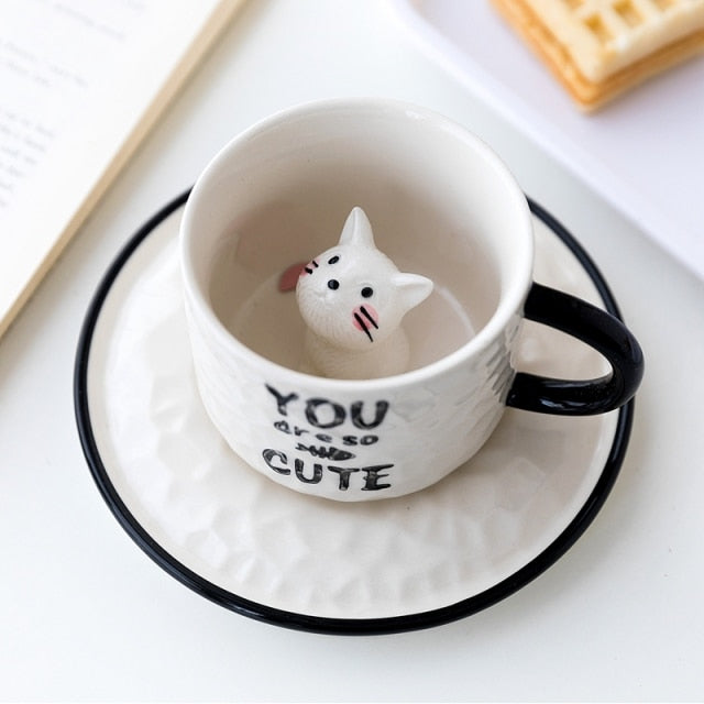Unikt porselen kaffekrus med skjult 3D katt. Ideell gave til katteelskere. Håndmalt design.