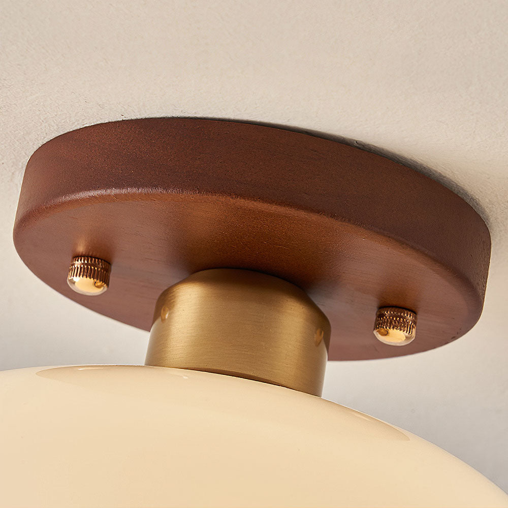 "Hvit vintage taklampe med klassiske detaljer, kompakt design for gang, D20cm, sprer varmt lys."